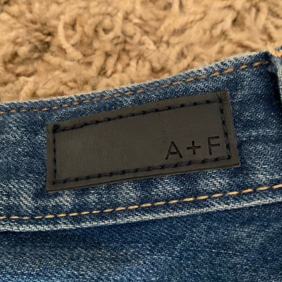 ABERCROMBIE & FITCH Denim jean cut-off skirt (about Size 6 or 24) - Picture 7 of 13